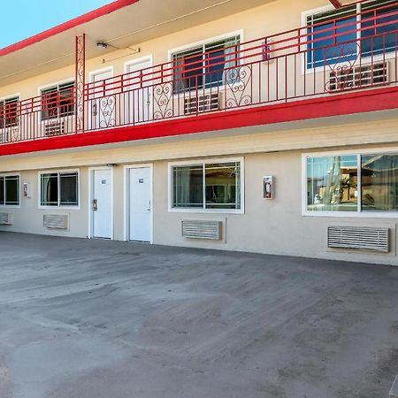 Econo Lodge Нийдълс Екстериор снимка