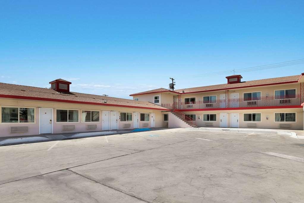 Econo Lodge Нийдълс Екстериор снимка