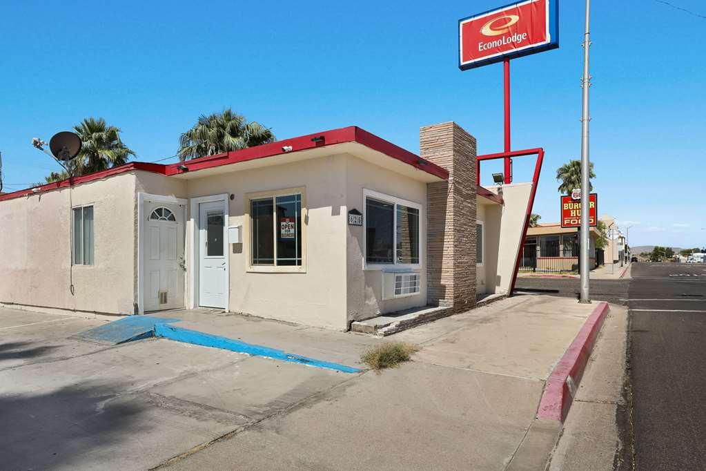 Econo Lodge Нийдълс Екстериор снимка