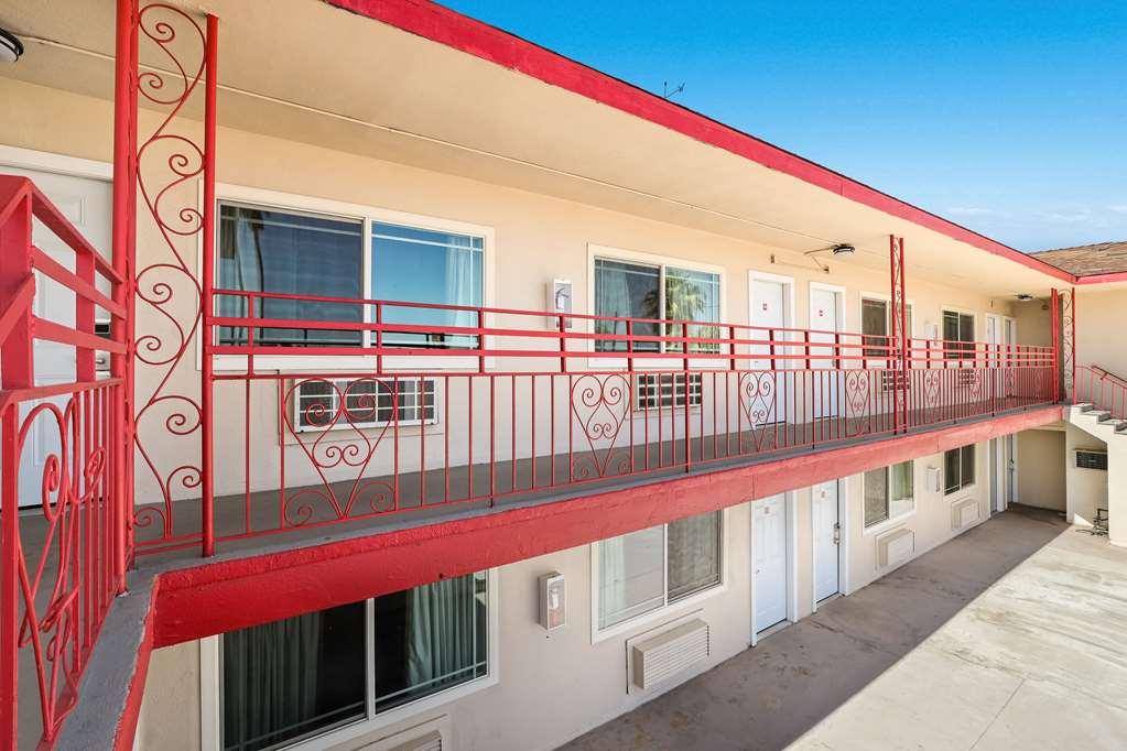 Econo Lodge Нийдълс Екстериор снимка