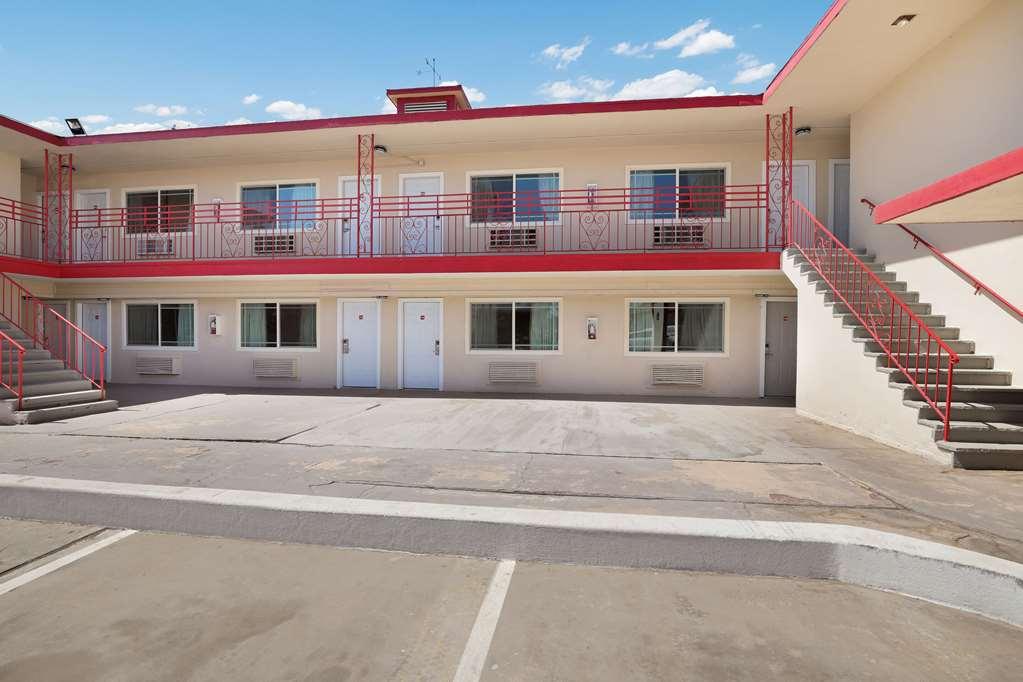 Econo Lodge Нийдълс Екстериор снимка