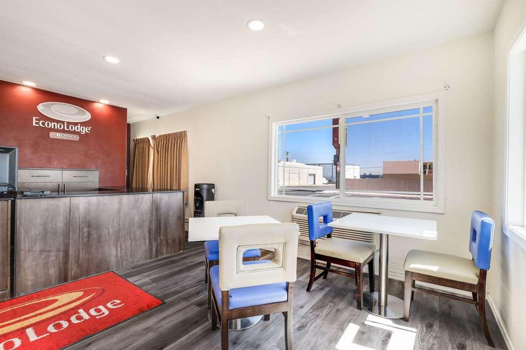 Econo Lodge Нийдълс Интериор снимка