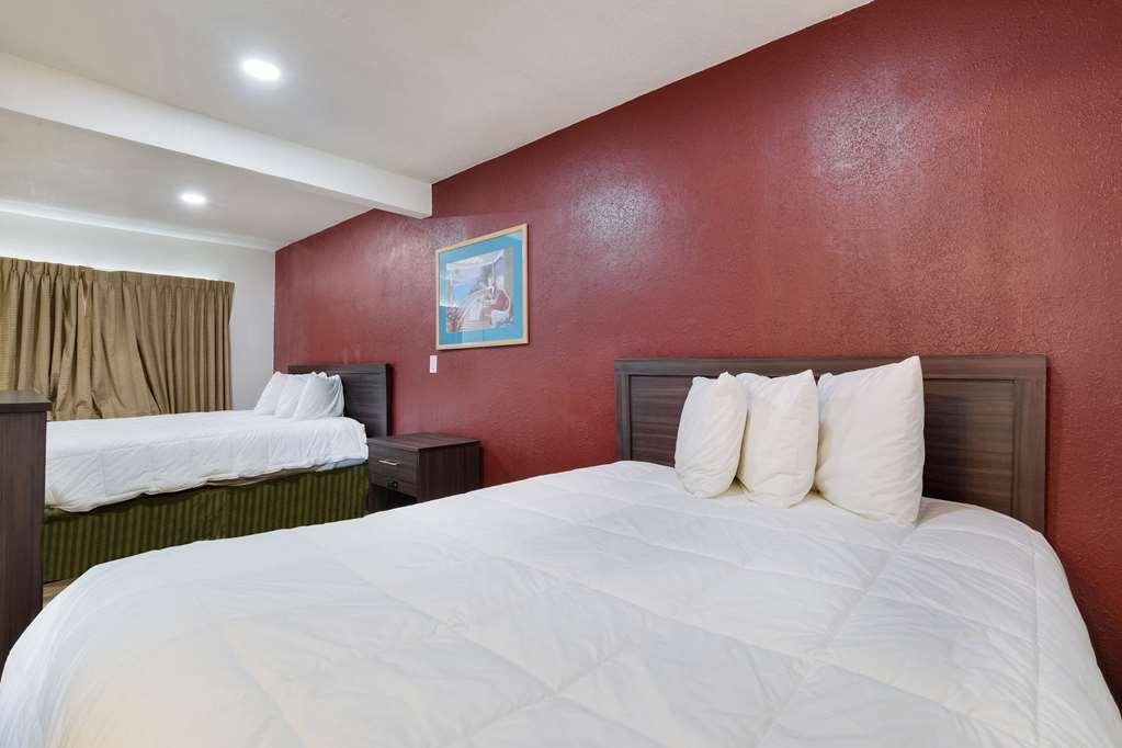 Econo Lodge Нийдълс Стая снимка