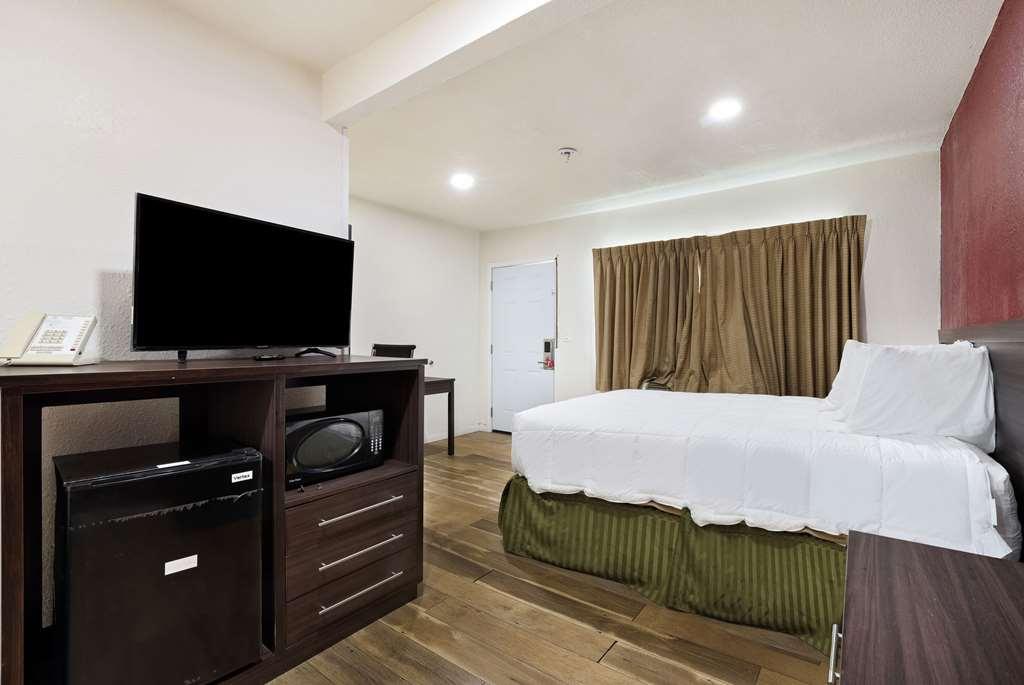 Econo Lodge Нийдълс Стая снимка