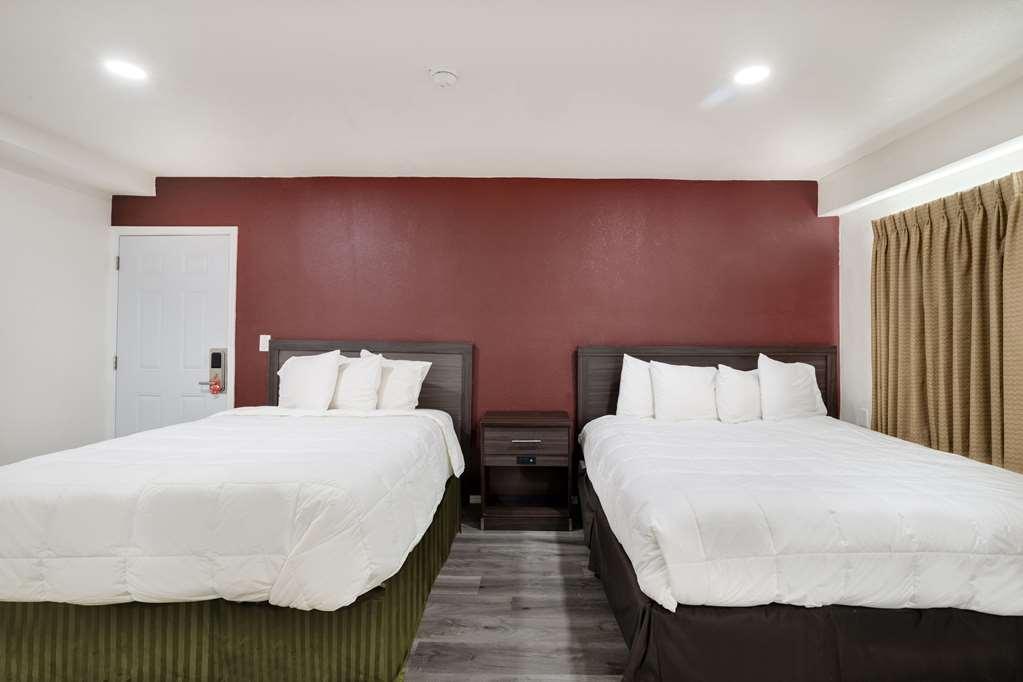 Econo Lodge Нийдълс Стая снимка