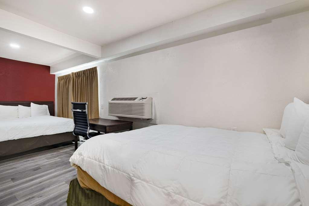 Econo Lodge Нийдълс Стая снимка
