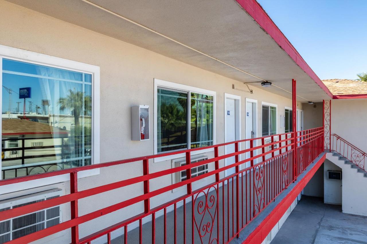 Econo Lodge Нийдълс Екстериор снимка