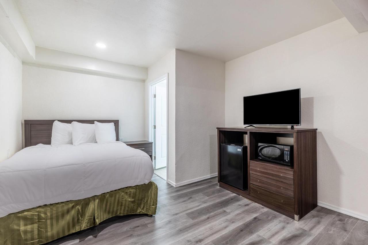 Econo Lodge Нийдълс Екстериор снимка